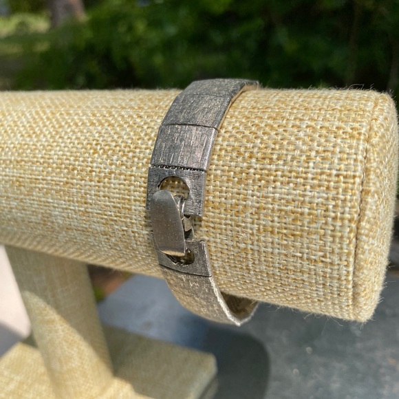 Silver Hammered Link Bracelet - Picture 2 of 3